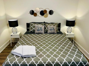 Apt 2 Bedrooms 2 Full Baths FREE Parking & FREE Laundry in Unit